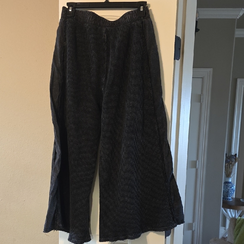 Oli & Hali Black Cropped Pants - Picture 8 of 10